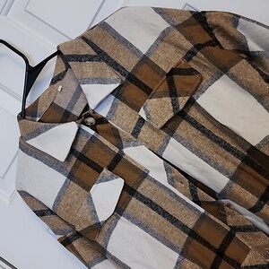 Women's Cropped Plaid Button Down Shacket